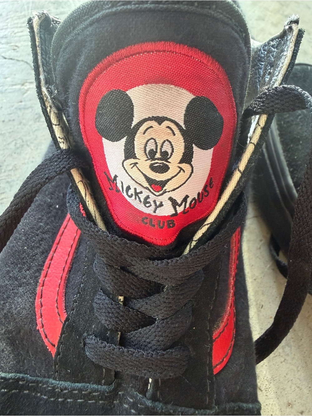 Vans Disney Mickey Mouse Club Old Skool Black Red Suede Sneakers Men’s 10.5 - Picture 3 of 12